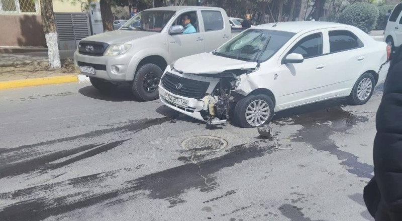 Sumqayıtda maşın mağazaya girdi