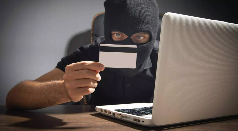 Vətəndaşların kartlarından 41 min manat oğurlanıb Vətəndaşların kartlarından 41 min manat oğurlanıb