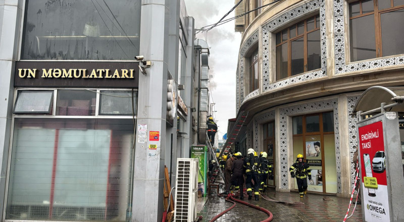 Sumqayıtda iri ticarət mərkəzində yanğın olub 