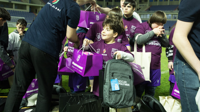 Daun sindromlu uşaqlar Sumqayıtda futbol oynayıblar