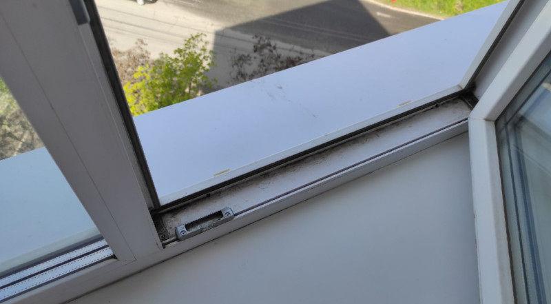 Sumqayıt sakini özünü eyvandan atdı