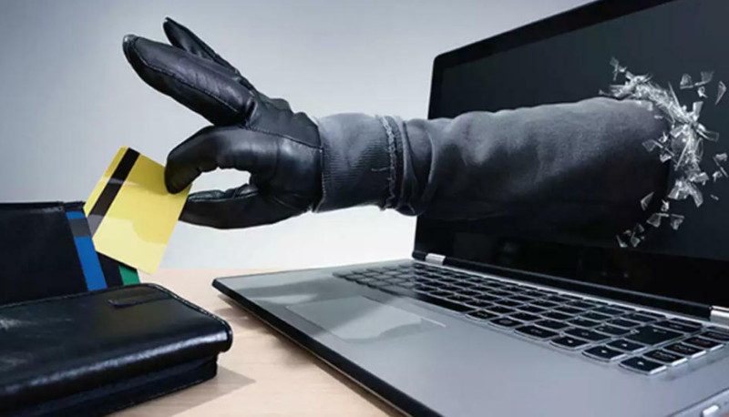 Polis kiberdələduzlarla bağlı MÜRACİƏT YAYIB