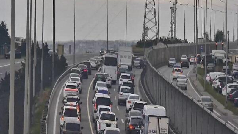 Qəza Bakı-Sumqayıt şosesi istiqamətində tıxac yaratdı