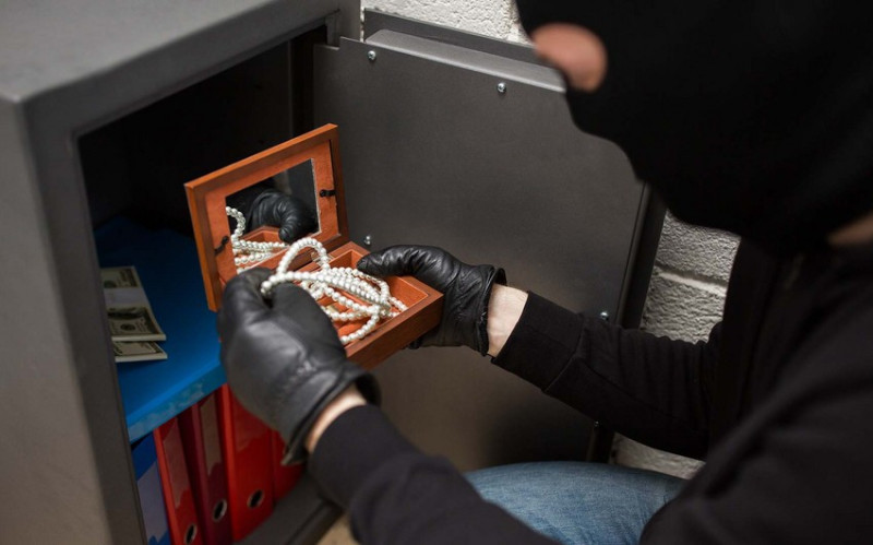 Sumqayıtda evdən qızıl-zinət əşyaları oğurlandı