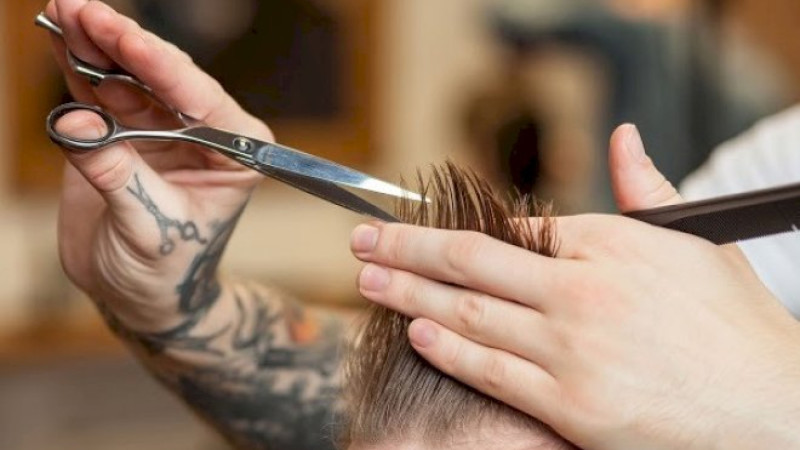 Bərbərə gələn azyaşlı əxlaqsızlıqla üzləşdi – SUMQAYIT MƏHKƏMƏSİ Bərbərə gələn azyaşlı əxlaqsızlıqla üzləşdi – SUMQAYIT MƏHKƏMƏSİ