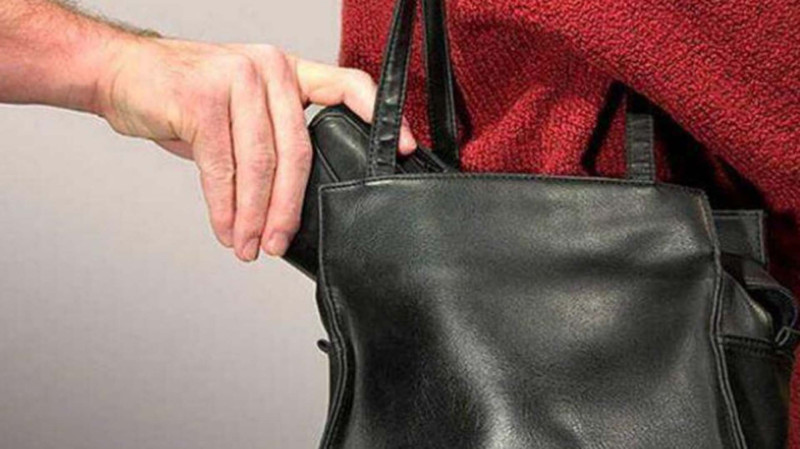 Sumqayıt sakininin 3600 manatlıq telefonu oğurlandı