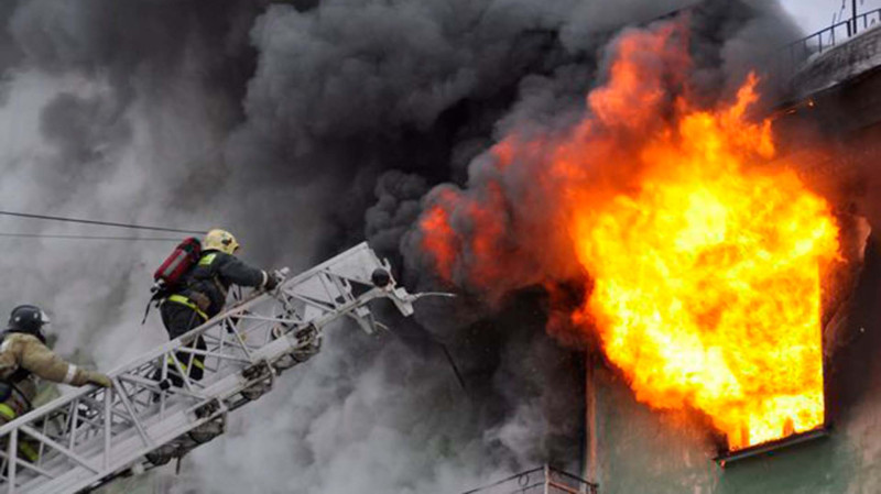 Sumqayıtda yaşayış binasında yanğın - Sakinlər təxliyə edildi