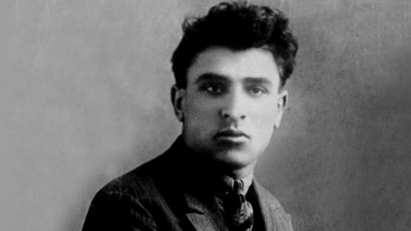 Nakam şair Mikayıl Müşfiqin doğum günüdür