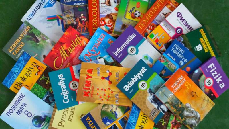 Məktəblərdə dərsliklər təhvil alınır