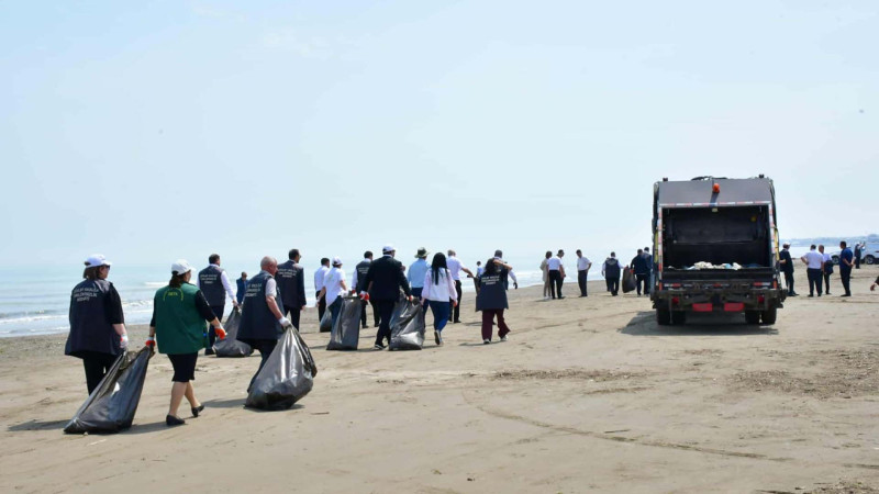 Xəzərin Sumqayıt sahili tullantılardan təmizləndi