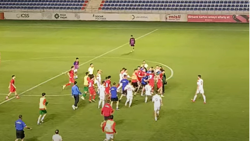 Sumqayıt stadionunda KÜTLƏVİ DAVA - VİDEO