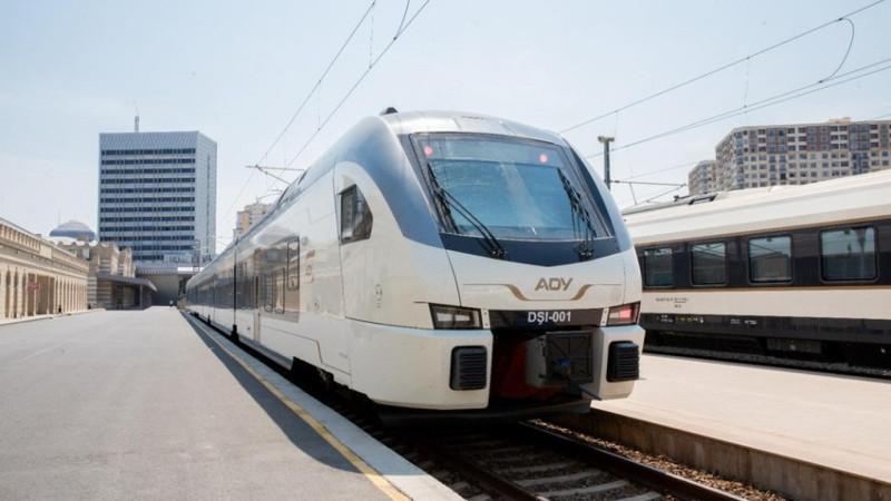 Bayramda sürət qatarları bu sayda sərnişin daşıyıb