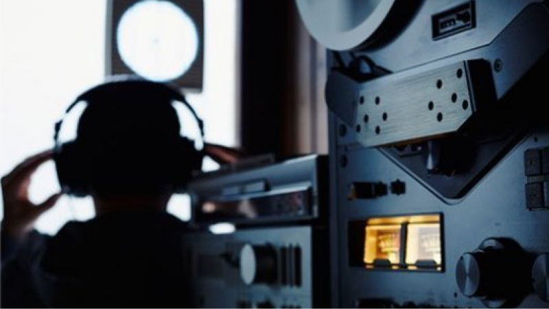 Bu hallarla rastlaşırsınızsa, TELEFONUNUZ DİNLƏNİLİR