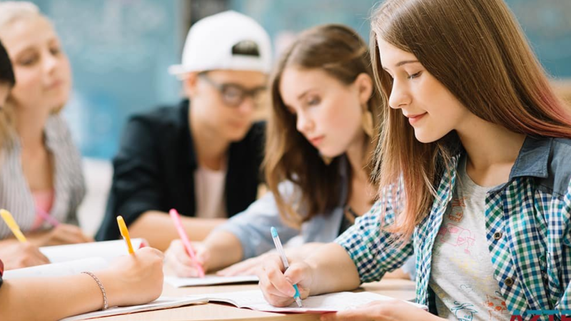 Müəllimlərin sayı getdikcə azalır