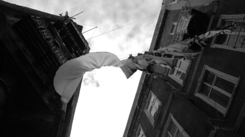 Sumqayıtda bədbəxt hadisə-qız binadan yıxıldı