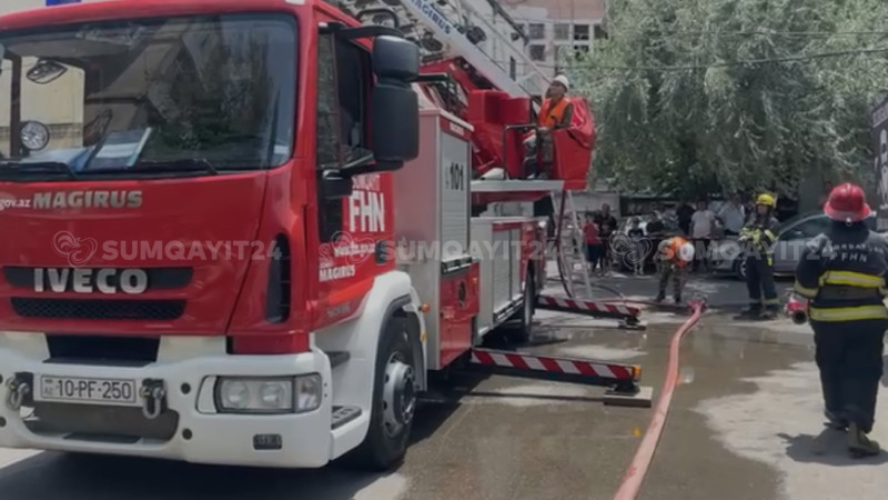 Sumqayıtda yaşayış binasında YANĞIN - VİDEO