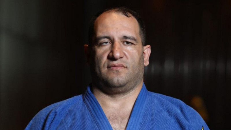 İlham Zəkiyev kitab YAZIB