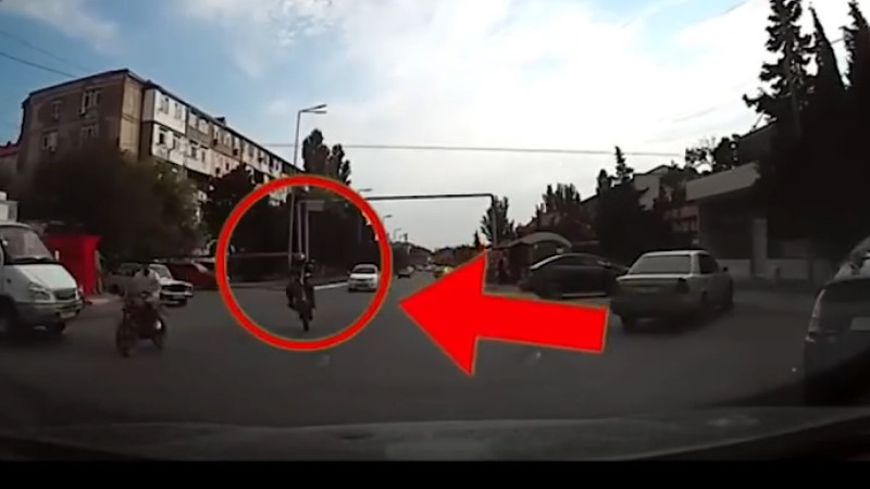 Sumqayıtda motosikletçi “hoqqa çıxardı” - VİDEO