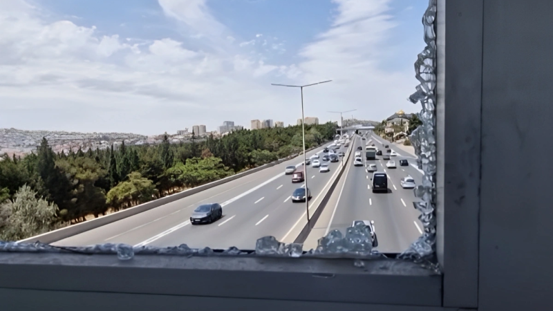 Sumqayıt yolundakı keçid TƏHLÜKƏ SAÇIR - VİDEO