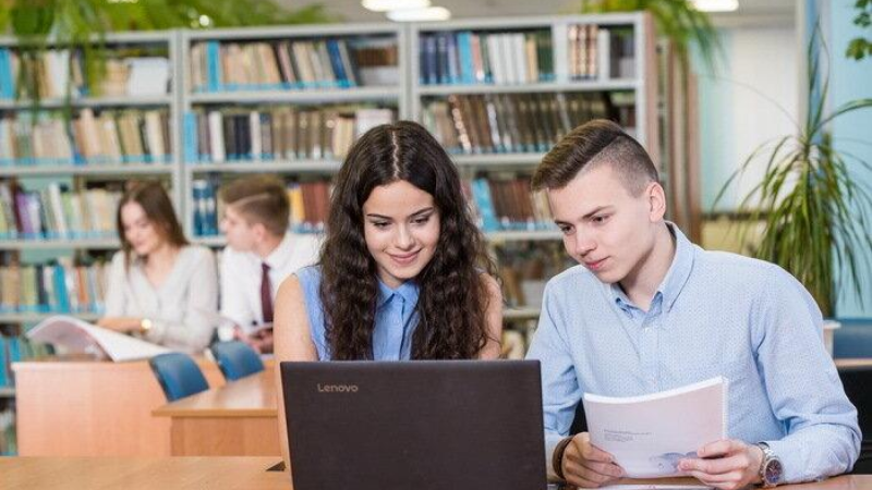 Sumqayıtın deputatından tələbələrə TÖVSİYƏ