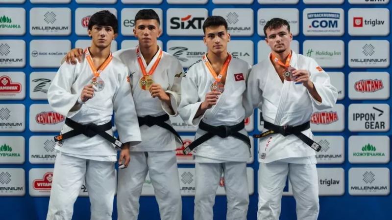 Sumqayıtlı cüdoçular Azərbaycanı çempion etdilər