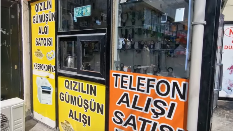 Ustanın əl işini bəyənmədi - şah damarından BIÇAQLADI