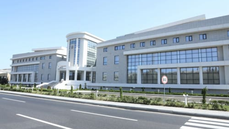 Sumqayıt məhkəməsində dələduzluq edən şəxsə HÖKM OXUNDU