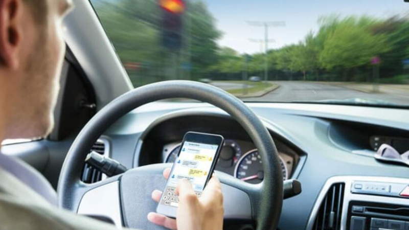 Sükan arxasında telefon işlədənlərin NƏZƏRİNƏ