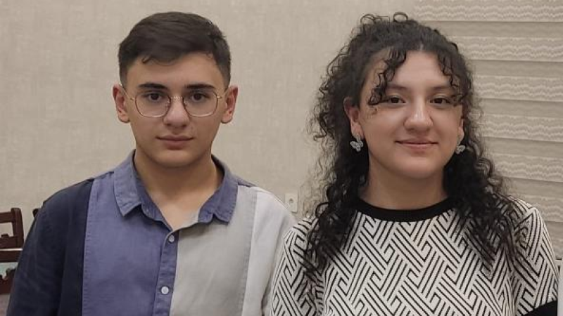 Sumqayıtlı əkizlər eyni vaxtda TƏLƏBƏ OLDULAR