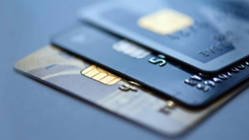 Novxanıda usta ev sahibinin pulunu və bank kartını OĞURLADI