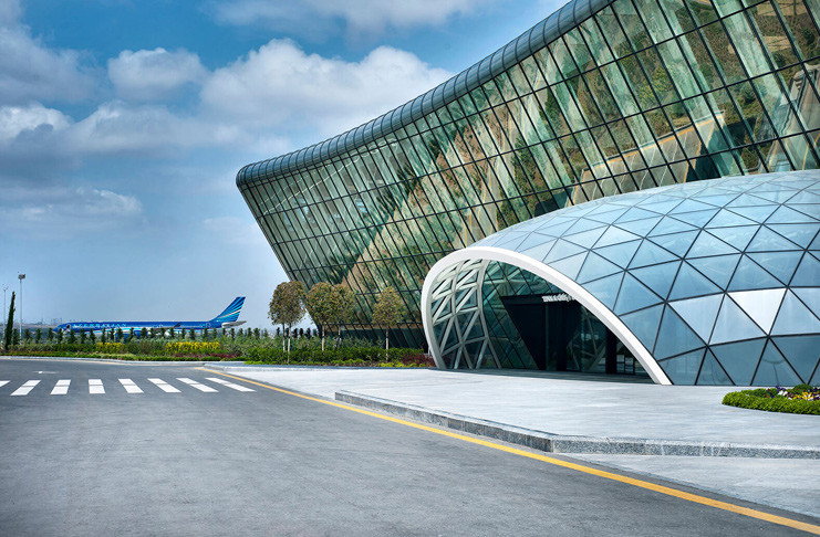 Bakı aeroportunda təyyarə təcili eniş edib