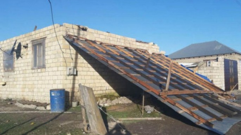 Sumqayıt xəstəxanasında üzərinə darvaza aşan şəxs ÖLDÜ