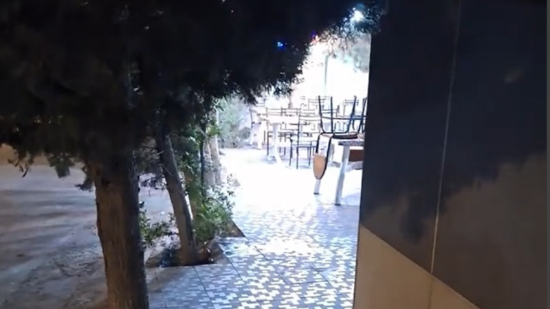 Sumqayıtda kafe piyada səkisini zəbt edib