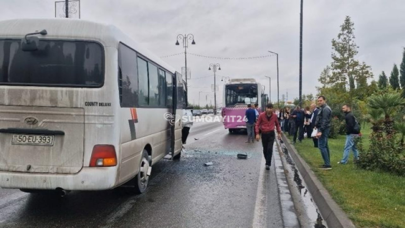 Sumqayıtıda sərnişin avtobusu QƏZAYA UĞRAYIB - VİDEO