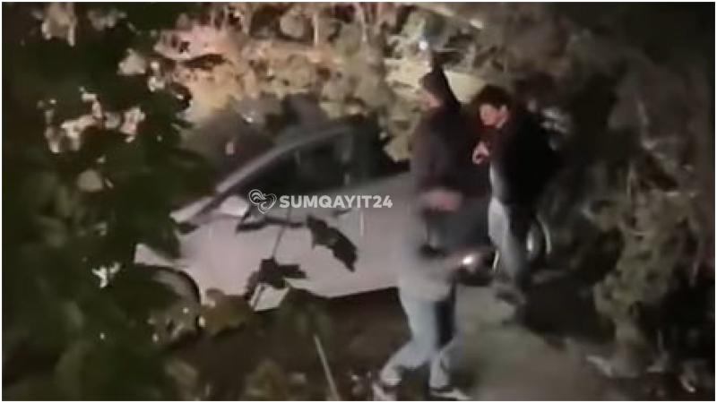 Sumqayıtda maşın güclü küləyin qurbanı oldu