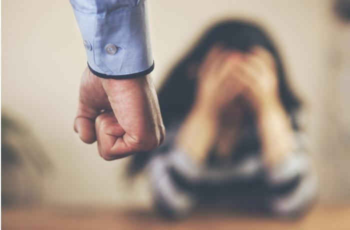 Sumqayıtda sərxoş kişi arvadını döydü Sumqayıtda sərxoş kişi arvadını döydü