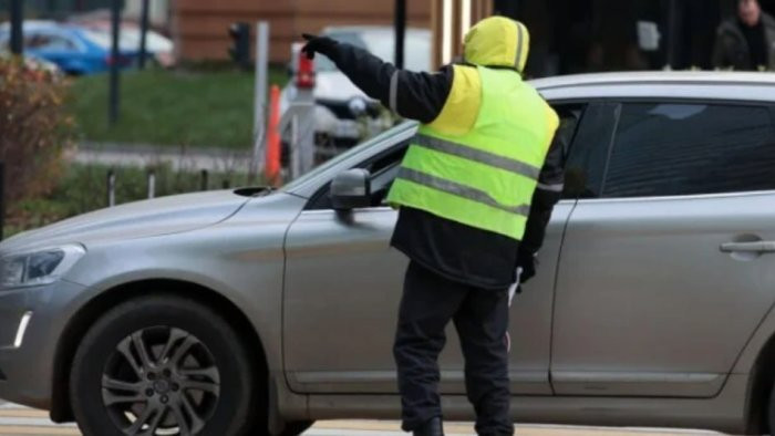 Sumqayıtda “parkovşik”lər pul verməyənləri söyür Sumqayıtda “parkovşik”lər pul verməyənləri söyür