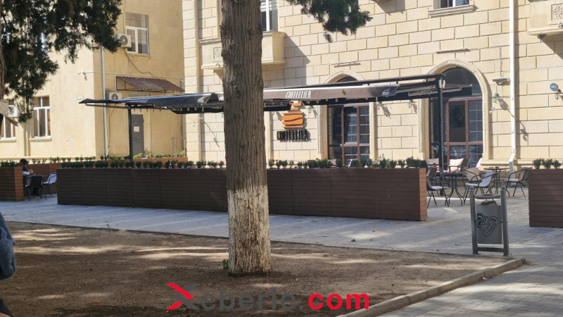 Sumqayıtın mərkəzində kafe səkini ZƏBT EDİB Sumqayıtın mərkəzində kafe səkini ZƏBT EDİB