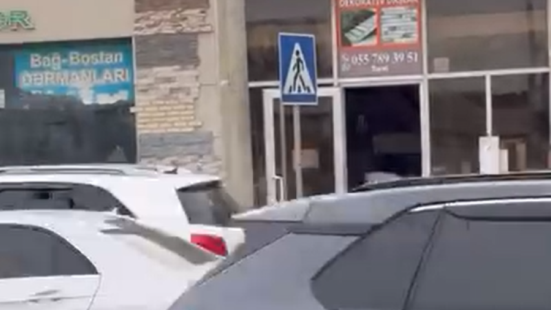 Nişan var, zebra isə yox – Sürücülər piyadalara YOL VERMİRLƏR Nişan var, zebra isə yox – Sürücülər piyadalara YOL VERMİRLƏR