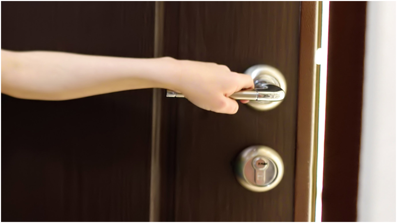 Sumqayıtda bir nəfər bağlı qapı arxasında qalıb Sumqayıtda bir nəfər bağlı qapı arxasında qalıb