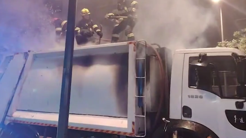 Sumqayıtda zibil maşını YANIB Sumqayıtda zibil maşını YANIB