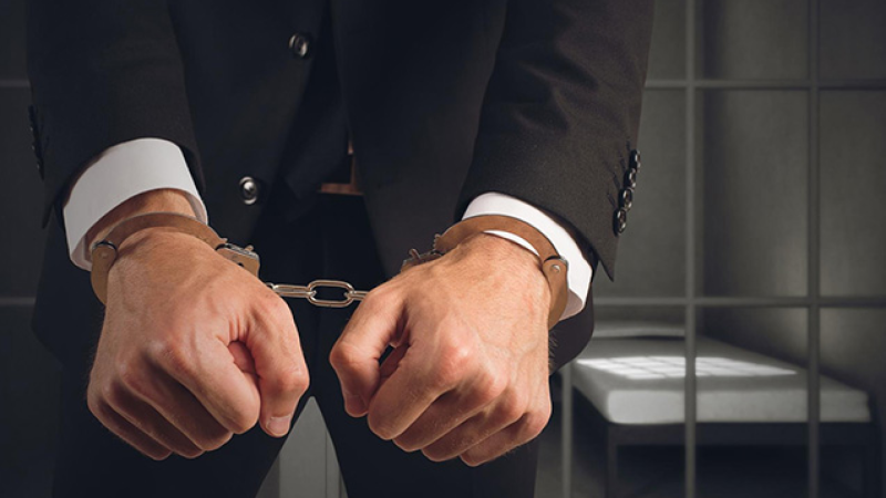 Sarayda kişi ailəsini qorxudan sürücünü DÖYDÜ Sarayda kişi ailəsini qorxudan sürücünü DÖYDÜ