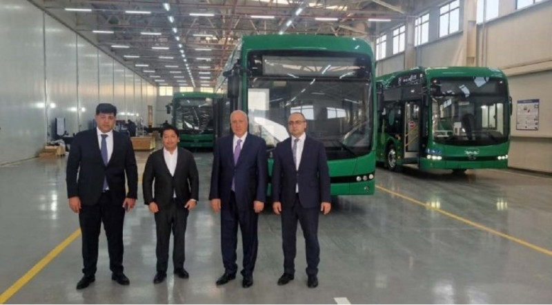 Zakir Fərəcov avtobus istehsal edən zavodda olub Zakir Fərəcov avtobus istehsal edən zavodda olub