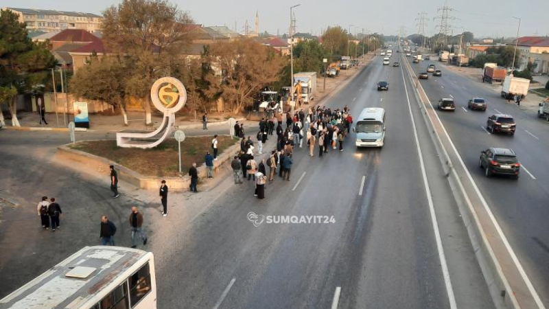 Sumqayıt avtobuslarının ümidinə qalan qəsəbə Sumqayıt avtobuslarının ümidinə qalan qəsəbə