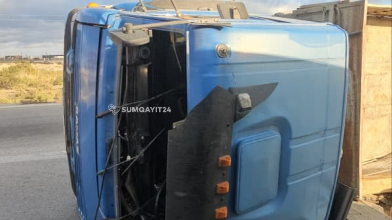 “Stansiya Sumqayıt”da maşın aşıb