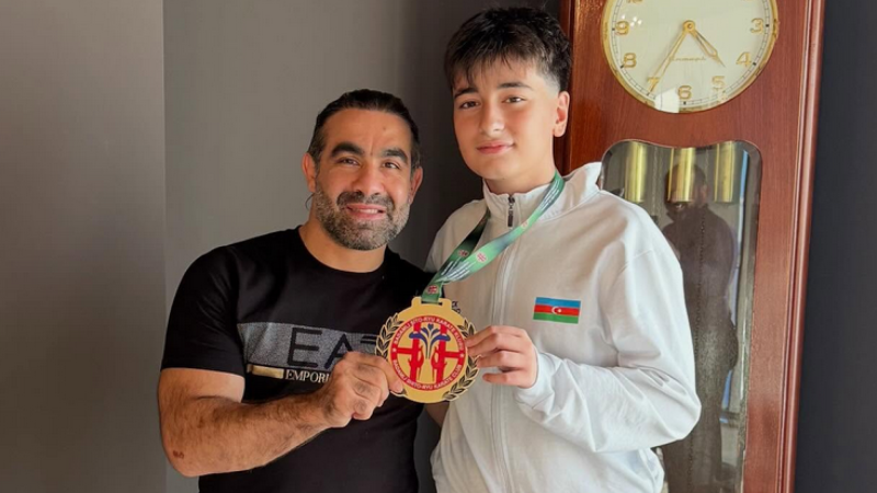 Rafael Ağayevdan Rəşad Dağlının oğluna TƏBRİK Rafael Ağayevdan Rəşad Dağlının oğluna TƏBRİK