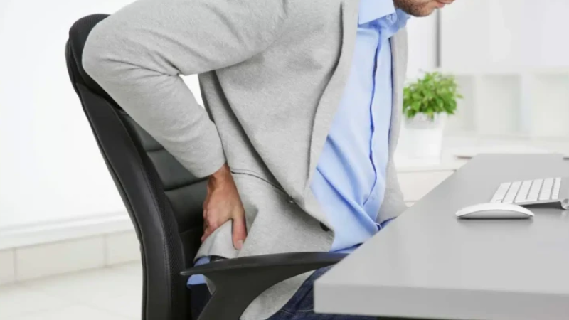 Oturaq işin ziyanını bu sadə hərəkətlə azaldın Oturaq işin ziyanını bu sadə hərəkətlə azaldın