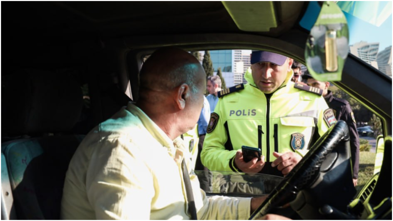 Qanunsuz sərnişindaşıyanlara qarşı reyd - MÜBAHİSƏ YARANDI - VİDEO Qanunsuz sərnişindaşıyanlara qarşı reyd - MÜBAHİSƏ YARANDI - VİDEO