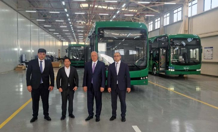 “Hamını bəzər, özü lüt gəzər…” “Hamını bəzər, özü lüt gəzər…”