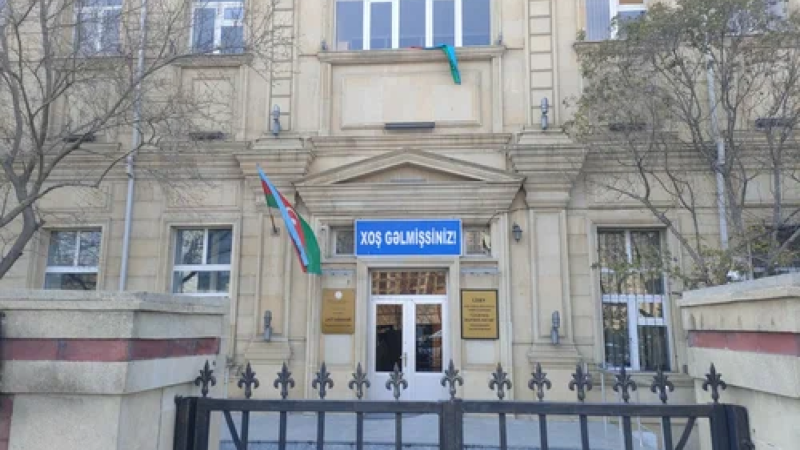 Sumqayıtdan gələn direktoru Bakı məktəbi İSTƏMƏDİ